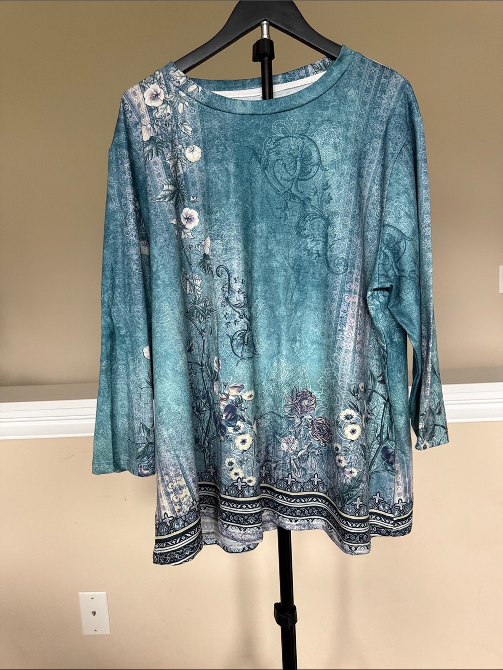 Women's Teal Floral-Print Long-Sleeve Top